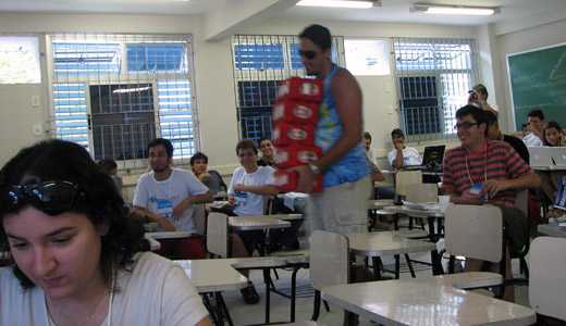 Ivo trazendo a cerveja