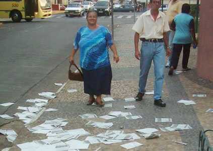 Papel no Chao