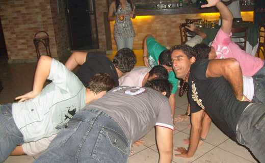 Galera fazendo chão chão chão